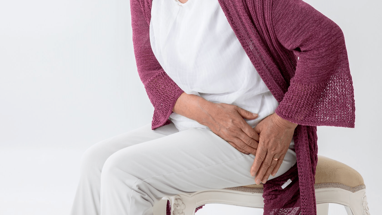 Bol i ukočenost pokreta zbog artroze zgloba kuka u starije žene
